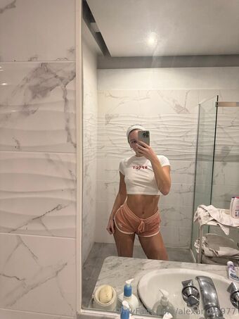 alexandra977
