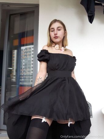 alice_immodest