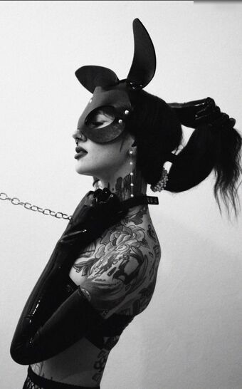 Alina Benson/Alinabnsn