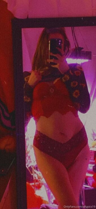 allypics19 Foto Nua Vazada OnlyFans 1