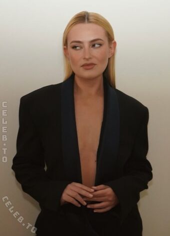 Amelia Dimoldenberg