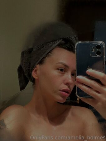 amelia_holmes