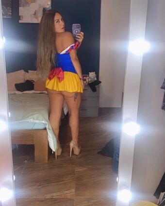 Andrea Flores
