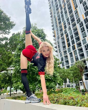 Anna Contortionist
