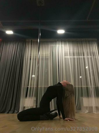 ashley_blonde
