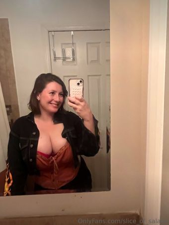 Bel Larcombe / Slice_of_salami_