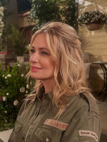 Beth Behrs Foto Nua Vazada OnlyFans 85
