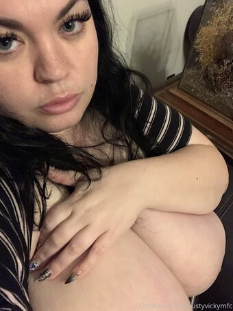 bustyvicky38
