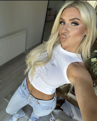 Chloe Burrows