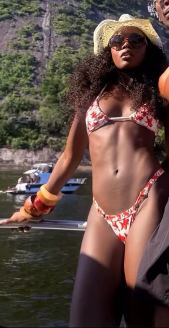 Clara Moneke Foto Nua Vazada OnlyFans 14