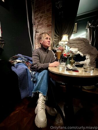 curly.miavip