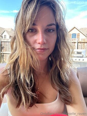 danielle_raven