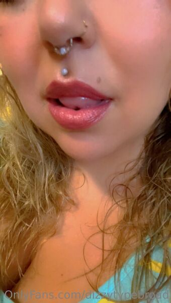 dizzytypebroad Foto Nua Vazada OnlyFans 8