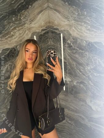 Elianabajrami Foto Nua Vazada OnlyFans 9