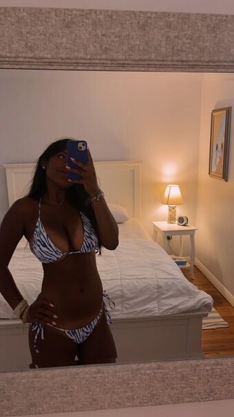 Emily_santtt