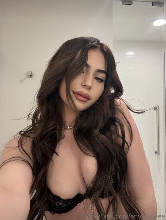 Envyvalee Foto Nua Vazada OnlyFans 4