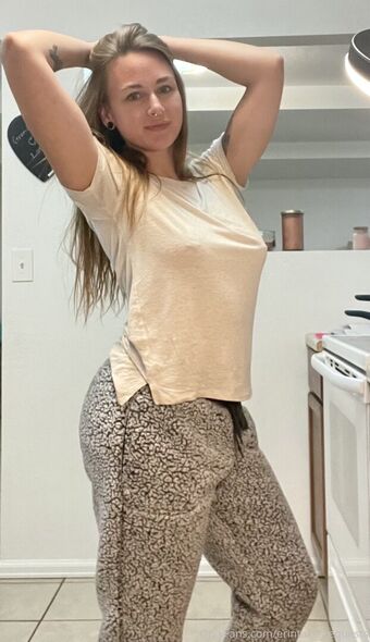 erintakesrequests Foto Nua Vazada OnlyFans 28