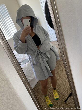 famousaria Foto Nua Vazada OnlyFans 22