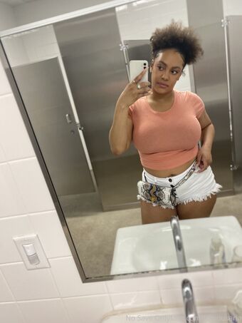 famousaria Foto Nua Vazada OnlyFans 24