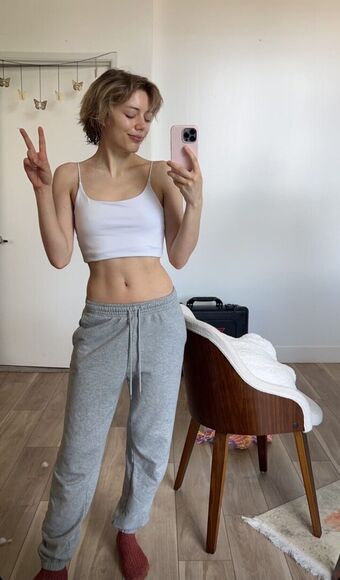 Grace Van Dien