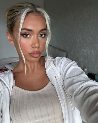 hollyasminee