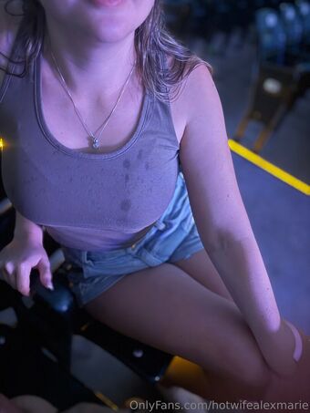hotwifealexmarie Foto Nua Vazada OnlyFans 7