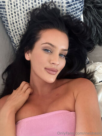Ines Basic Foto Nua Vazada OnlyFans 7