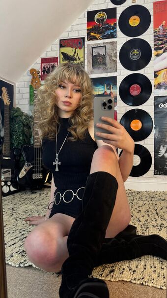 Issy Allen Foto Nua Vazada OnlyFans 52