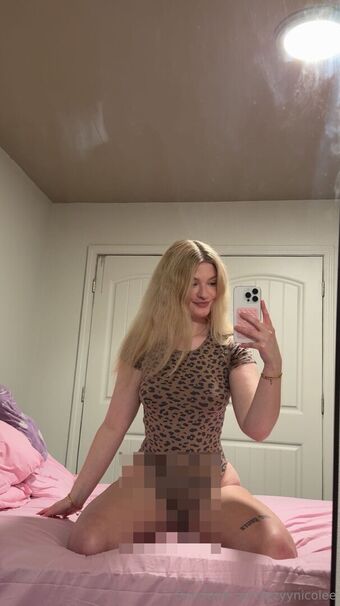 izzyynicolee Foto Nua Vazada OnlyFans 17