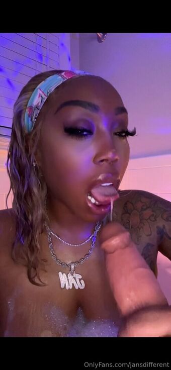 jansdifferent Foto Nua Vazada OnlyFans 3