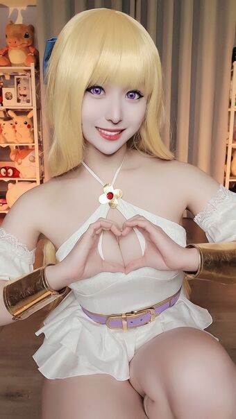Lewd Cosplayer