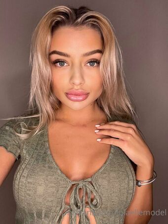 lolaellemodel