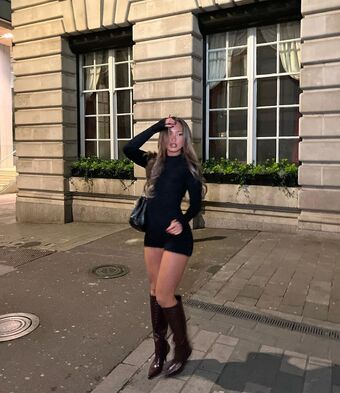 Lottie Hutton Foto Nua Vazada OnlyFans 20