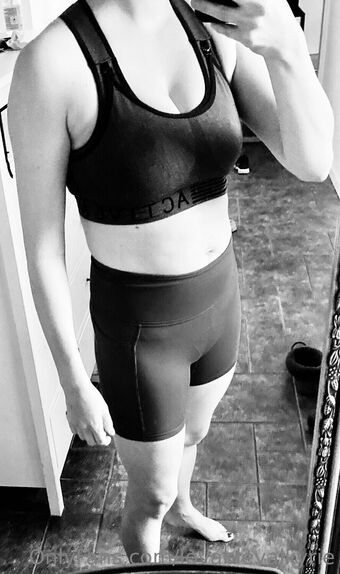 lovablevalkyrie Foto Nua Vazada OnlyFans 1