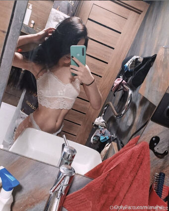 maniii__ Foto Nua Vazada OnlyFans 1