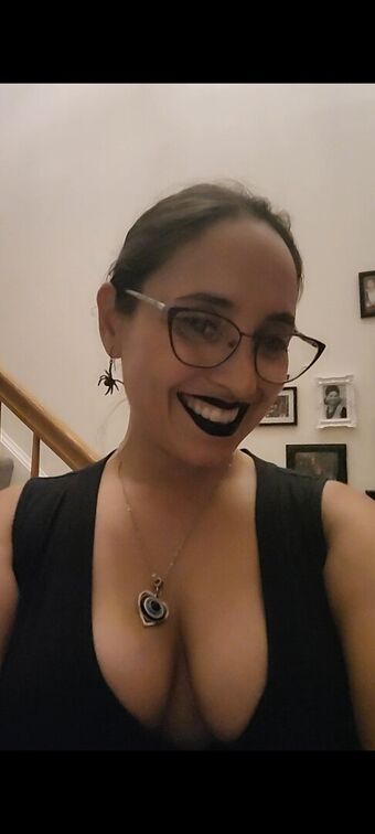 Nina Osegueda, QueenHell