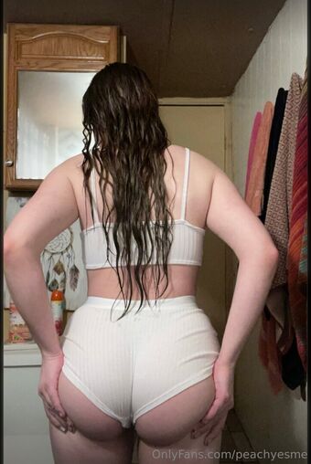 onlypeachyfans Foto Nua Vazada OnlyFans 2