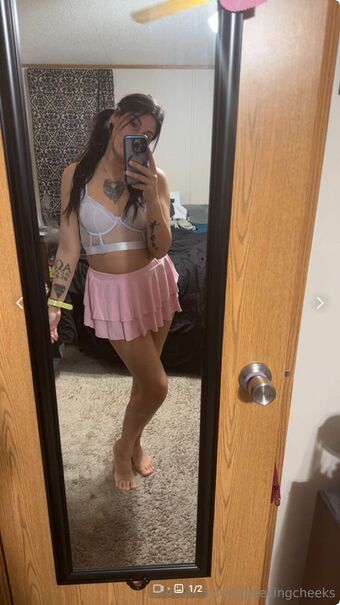 PeekingCheeks Foto Nua Vazada OnlyFans 2