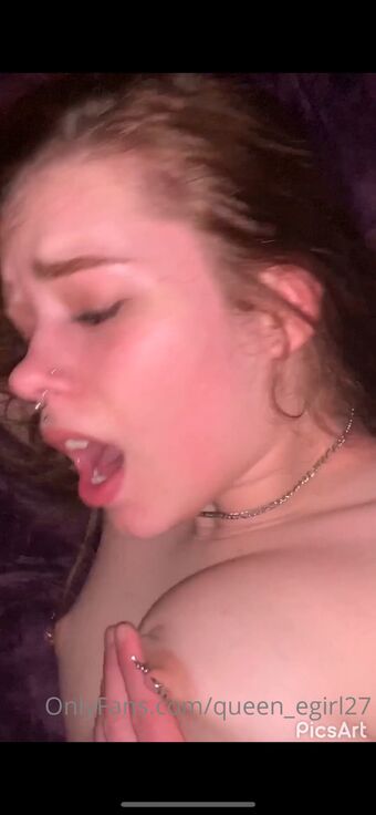 Queen_D / queen_egirl27