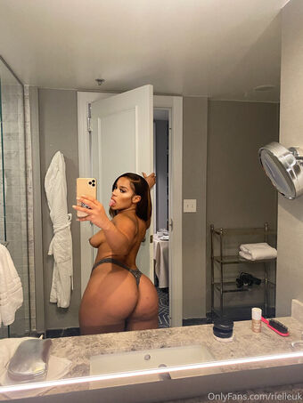 RielleUK Foto Nua Vazada OnlyFans 6