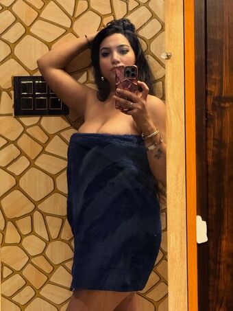 Shininggirlmaahi8297