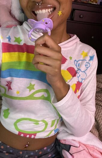 Strawbearykiller / lilpinkbearypup / Jaela-kai