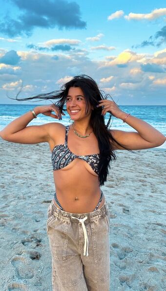 throwsumchlo Foto Nua Vazada OnlyFans 1