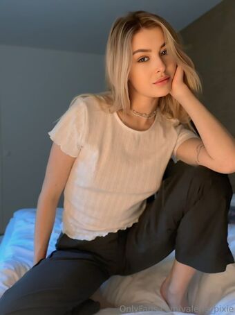 valeria_pixie Foto Nua Vazada OnlyFans 10