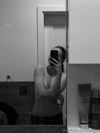 Vallmi Foto Nua Vazada OnlyFans 34