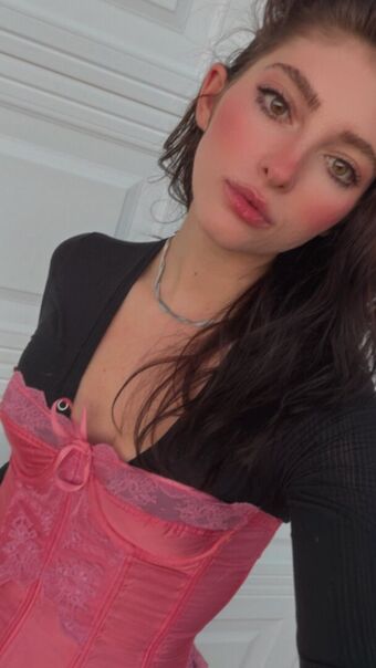 Willow Shields Foto Nua Vazada OnlyFans 219