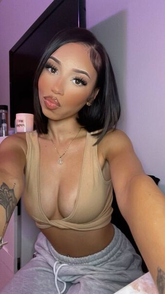 Y.lashae